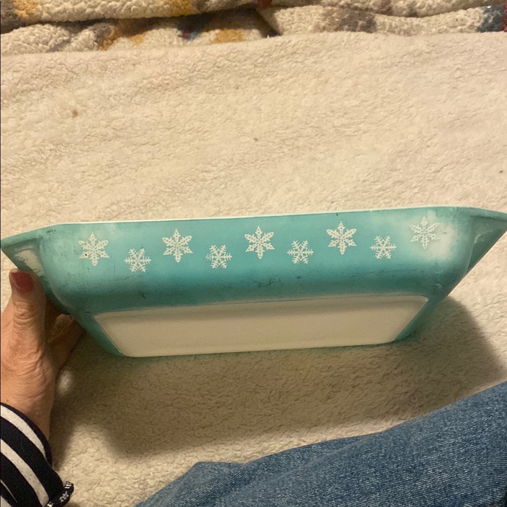 Pyrex Turquoise Snowflake Patterned 1.25 Quart Baking Dish
